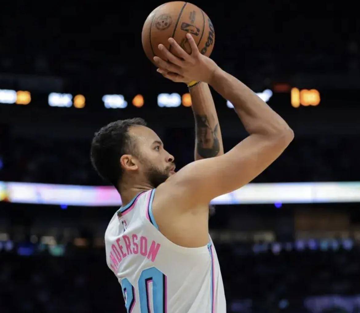 开云体育在线-塞尔维亚男篮险胜湖人，凯尔·库兹马惊艳世界