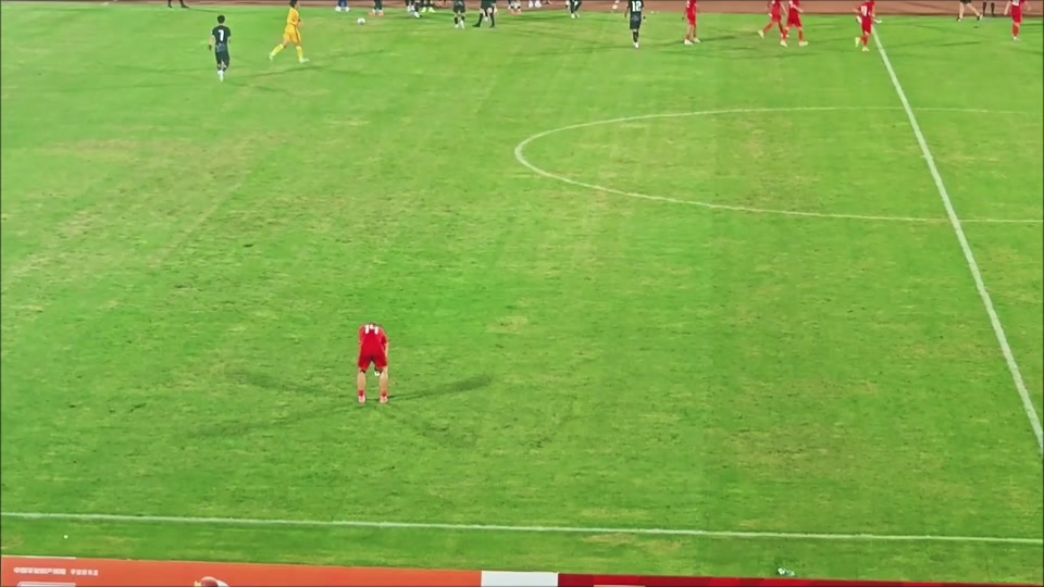 场面火爆!足球观众席沸腾不已 场面火爆!足球观众席沸腾不已