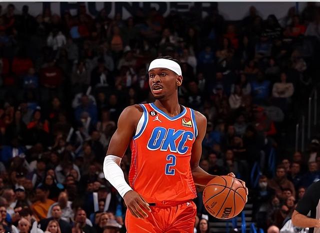 湖人鏖战快船，布克刷新纪录