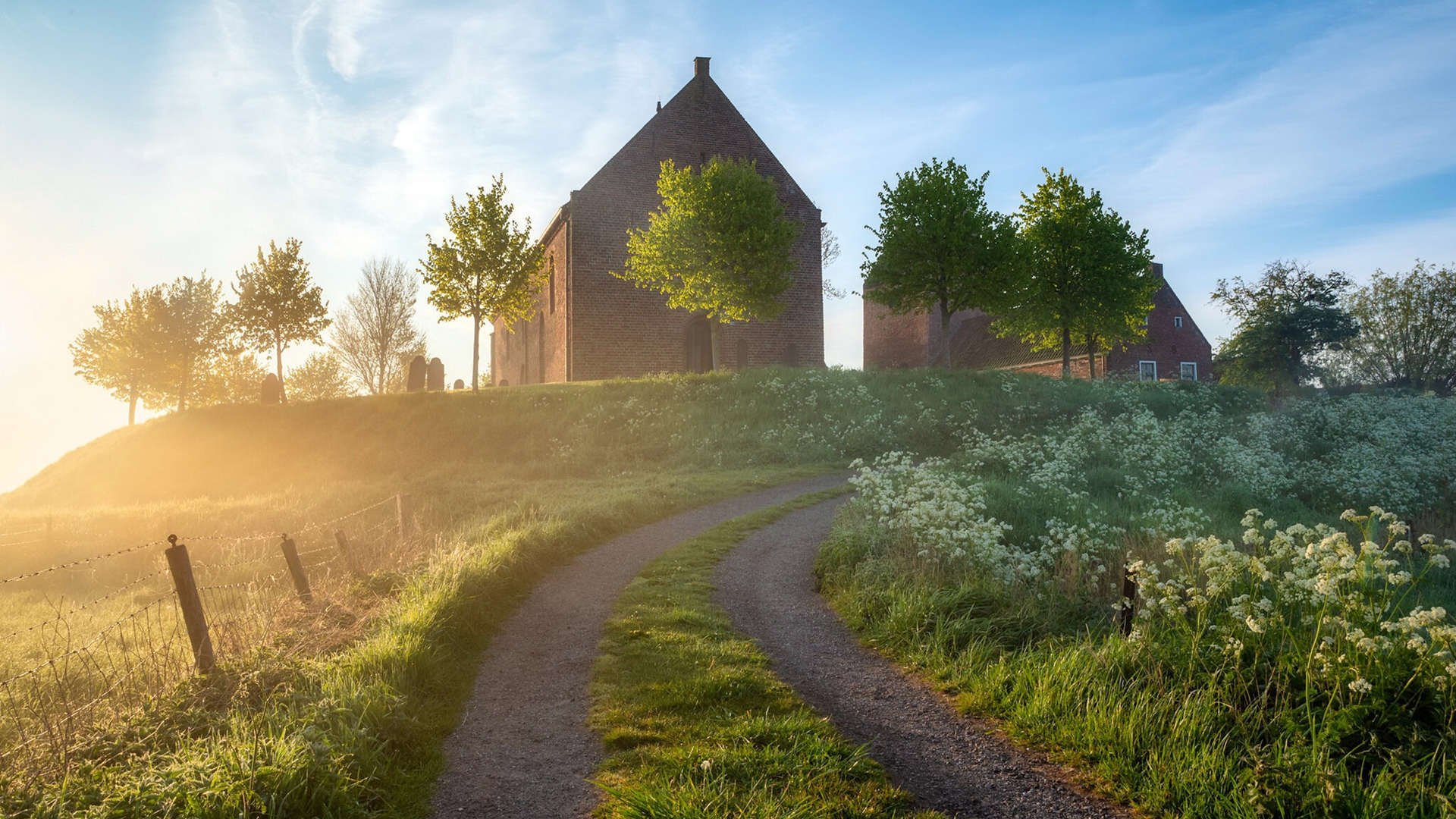 赛道颠覆与绿茵意外，体育如何在一夜之间重塑我们的认知？